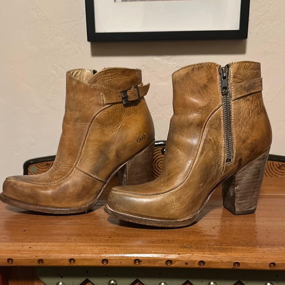 Bed Stu “Isla” Tan Rustic White Ankle Boot - Like NEW!!